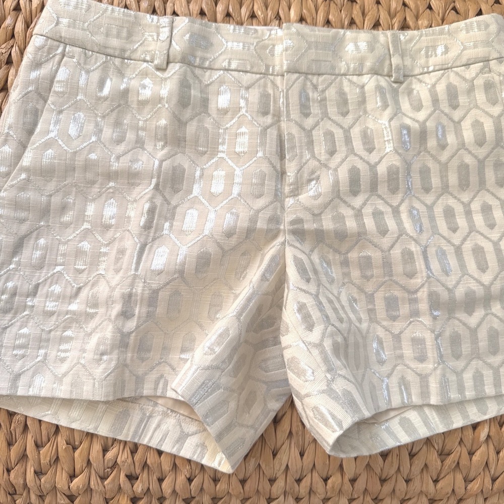 Bananaโ Republic Cream & Silver Geometric Brocade Lined dressy short size 4